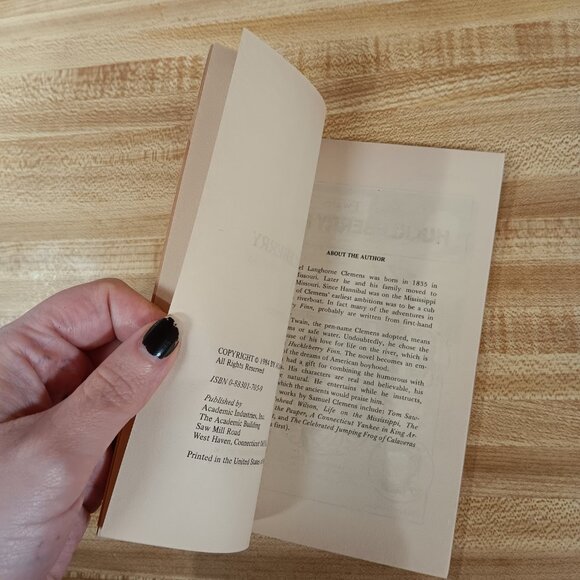 Huckleberry Finn Mark Twain Sam Clemens 1984 B&W Pocket Classics Comic PB VTG - Picture 4 of 6